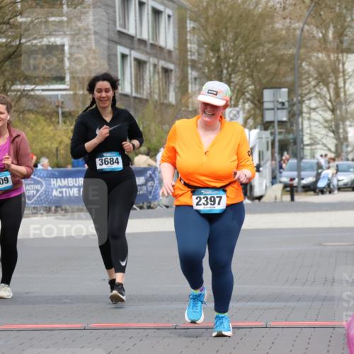 12.04.2026 - 45. Internationalen Wilhelmsburger Insellauf Strokosch-Dieckow http://msf.ph/oto/9474611 12.04.2026 13:32:57 Ziel 2397, 3684, 2909 meine-sportfotos.de