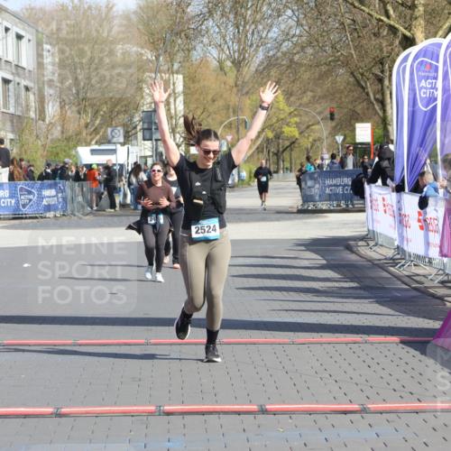 12.04.2026 - 45. Internationalen Wilhelmsburger Insellauf Strokosch-Dieckow http://msf.ph/oto/9474627 12.04.2026 11:31:34 Ziel 2524 meine-sportfotos.de