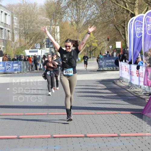 12.04.2026 - 45. Internationalen Wilhelmsburger Insellauf Strokosch-Dieckow http://msf.ph/oto/9474679 12.04.2026 11:31:34 Ziel 2524 meine-sportfotos.de