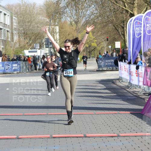 12.04.2026 - 45. Internationalen Wilhelmsburger Insellauf Strokosch-Dieckow http://msf.ph/oto/9474692 12.04.2026 11:31:34 Ziel 2524 meine-sportfotos.de