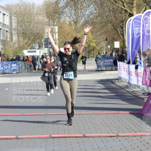 12.04.2026 - 45. Internationalen Wilhelmsburger Insellauf Strokosch-Dieckow http://msf.ph/oto/9474705 12.04.2026 11:31:34 Ziel 2524 meine-sportfotos.de