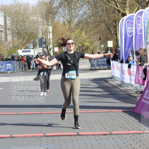 12.04.2026 - 45. Internationalen Wilhelmsburger Insellauf Strokosch-Dieckow http://msf.ph/oto/9474780 12.04.2026 11:31:35 Ziel 2524 meine-sportfotos.de