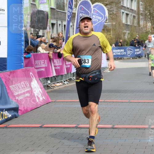 12.04.2026 - 45. Internationalen Wilhelmsburger Insellauf Strokosch-Dieckow http://msf.ph/oto/9474831 12.04.2026 12:55:11 Ziel 3157, 5283, 3163, 4472, 5478 meine-sportfotos.de