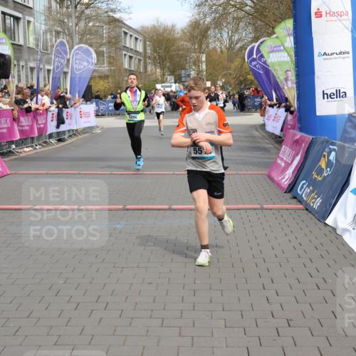 12.04.2026 - 45. Internationalen Wilhelmsburger Insellauf Strokosch-Dieckow http://msf.ph/oto/9475057 12.04.2026 12:55:23 Ziel 5513, 5296, 4570, 3302, 2235 meine-sportfotos.de
