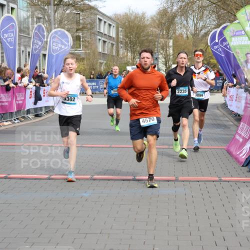 12.04.2026 - 45. Internationalen Wilhelmsburger Insellauf Strokosch-Dieckow http://msf.ph/oto/9475106 12.04.2026 12:55:27 Ziel 5296, 4570, 3302, 2235, 3899, 3300, 5213 meine-sportfotos.de