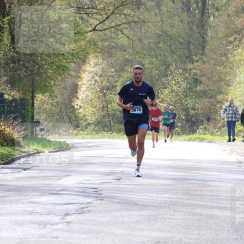 12.04.2026 - 45. Internationalen Wilhelmsburger Insellauf Yannick Fuchs http://msf.ph/oto/9475130 12.04.2026 10:08:01 Laufen 5676 meine-sportfotos.de