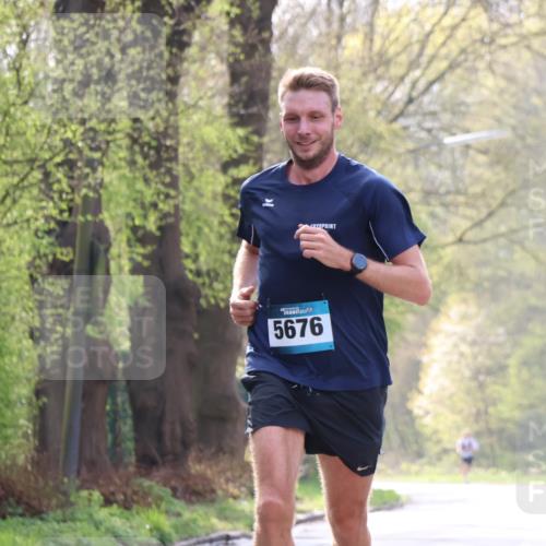12.04.2026 - 45. Internationalen Wilhelmsburger Insellauf Yannick Fuchs http://msf.ph/oto/9475148 12.04.2026 10:08:07 Laufen 5676 meine-sportfotos.de