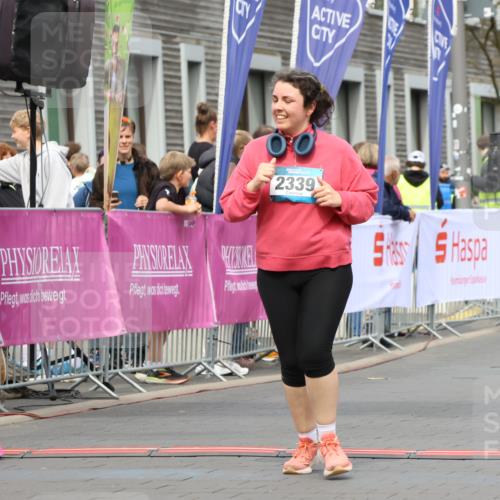 12.04.2026 - 45. Internationalen Wilhelmsburger Insellauf Strokosch-Dieckow http://msf.ph/oto/9475155 12.04.2026 13:32:38 Ziel 2587, 2339, 4462 meine-sportfotos.de