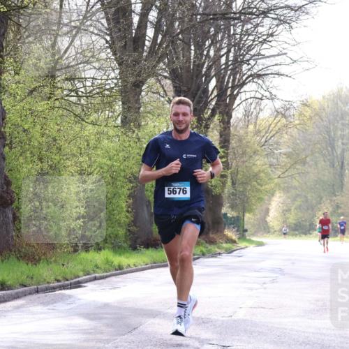 12.04.2026 - 45. Internationalen Wilhelmsburger Insellauf Yannick Fuchs http://msf.ph/oto/9475161 12.04.2026 10:08:08 Laufen 5676 meine-sportfotos.de