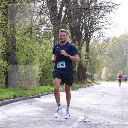 12.04.2026 - 45. Internationalen Wilhelmsburger Insellauf Yannick Fuchs http://msf.ph/oto/9475165 12.04.2026 10:08:09 Laufen 5676 meine-sportfotos.de