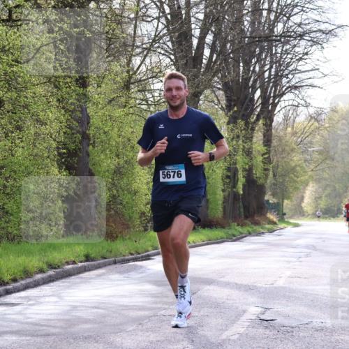 12.04.2026 - 45. Internationalen Wilhelmsburger Insellauf Yannick Fuchs http://msf.ph/oto/9475173 12.04.2026 10:08:09 Laufen 5676 meine-sportfotos.de