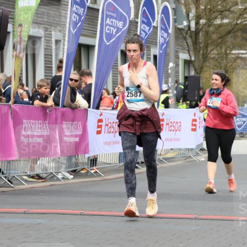 12.04.2026 - 45. Internationalen Wilhelmsburger Insellauf Strokosch-Dieckow http://msf.ph/oto/9475185 12.04.2026 13:32:36 Ziel 2587, 2339 meine-sportfotos.de
