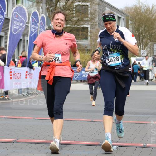 12.04.2026 - 45. Internationalen Wilhelmsburger Insellauf Strokosch-Dieckow http://msf.ph/oto/9475246 12.04.2026 13:32:32 Ziel 2792, 3632, 3628, 2587 meine-sportfotos.de