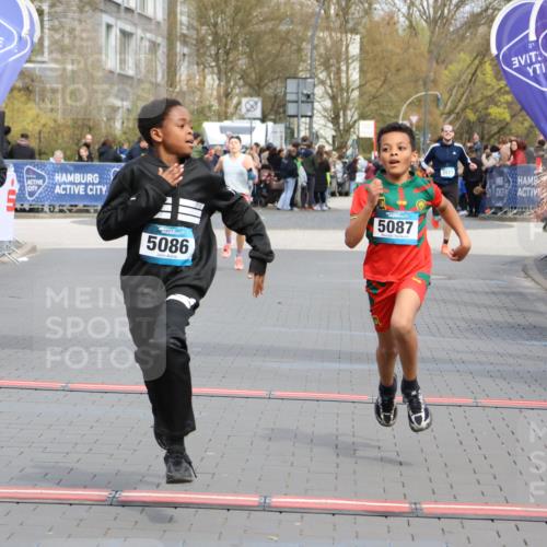 12.04.2026 - 45. Internationalen Wilhelmsburger Insellauf Strokosch-Dieckow http://msf.ph/oto/9475274 12.04.2026 12:55:35 Ziel 3411, 4041, 5086, 5087, 4079, 4678 meine-sportfotos.de