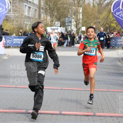12.04.2026 - 45. Internationalen Wilhelmsburger Insellauf Strokosch-Dieckow http://msf.ph/oto/9475285 12.04.2026 12:55:35 Ziel 3411, 4041, 5086, 5087, 4079, 4678 meine-sportfotos.de