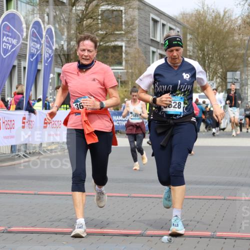 12.04.2026 - 45. Internationalen Wilhelmsburger Insellauf Strokosch-Dieckow http://msf.ph/oto/9475330 12.04.2026 13:32:31 Ziel 2792, 3632, 3628 meine-sportfotos.de