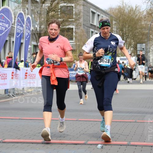 12.04.2026 - 45. Internationalen Wilhelmsburger Insellauf Strokosch-Dieckow http://msf.ph/oto/9475342 12.04.2026 13:32:31 Ziel 2792, 3632, 3628 meine-sportfotos.de