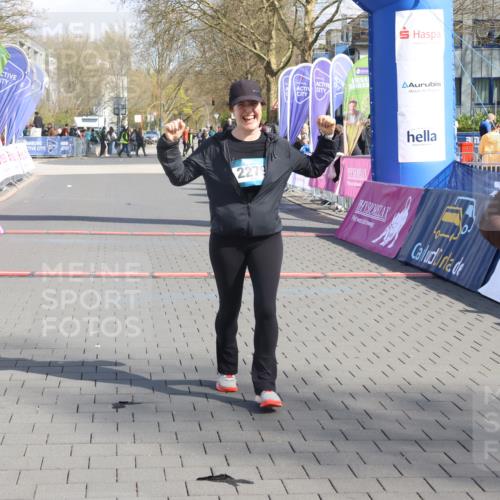 12.04.2026 - 45. Internationalen Wilhelmsburger Insellauf Strokosch-Dieckow http://msf.ph/oto/9475359 12.04.2026 11:31:44 Ziel 2475, 2279 meine-sportfotos.de