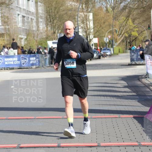 12.04.2026 - 45. Internationalen Wilhelmsburger Insellauf Strokosch-Dieckow http://msf.ph/oto/9475443 12.04.2026 11:31:58 Ziel 3058 meine-sportfotos.de