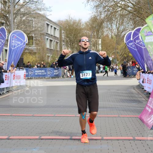 12.04.2026 - 45. Internationalen Wilhelmsburger Insellauf Strokosch-Dieckow http://msf.ph/oto/9475503 12.04.2026 12:55:42 Ziel 4079, 4678, 3177 meine-sportfotos.de