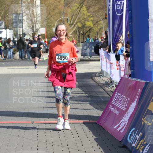 12.04.2026 - 45. Internationalen Wilhelmsburger Insellauf Strokosch-Dieckow http://msf.ph/oto/9475511 12.04.2026 11:32:54 Ziel 4950 meine-sportfotos.de