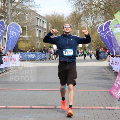 12.04.2026 - 45. Internationalen Wilhelmsburger Insellauf Strokosch-Dieckow http://msf.ph/oto/9475543 12.04.2026 12:55:42 Ziel 4079, 4678, 3177 meine-sportfotos.de