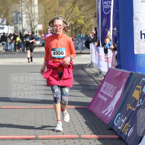 12.04.2026 - 45. Internationalen Wilhelmsburger Insellauf Strokosch-Dieckow http://msf.ph/oto/9475584 12.04.2026 11:32:55 Ziel 4950 meine-sportfotos.de