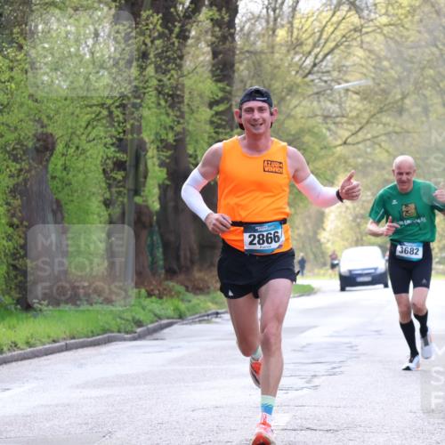 12.04.2026 - 45. Internationalen Wilhelmsburger Insellauf Yannick Fuchs http://msf.ph/oto/9475603 12.04.2026 10:09:08 Laufen 2866, 3682 meine-sportfotos.de