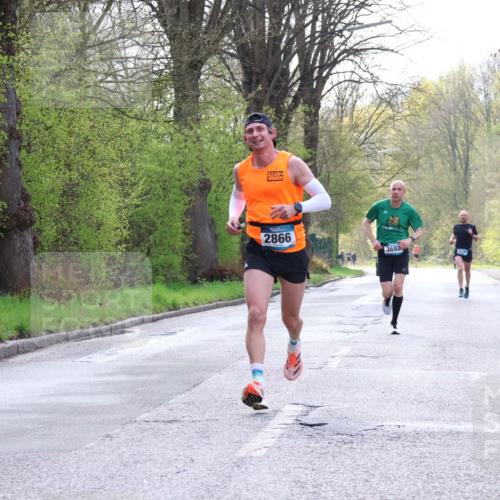 12.04.2026 - 45. Internationalen Wilhelmsburger Insellauf Yannick Fuchs http://msf.ph/oto/9475618 12.04.2026 10:09:09 Laufen 2866, 3682 meine-sportfotos.de