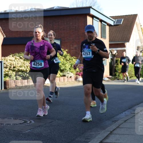 12.04.2026 - 45. Internationalen Wilhelmsburger Insellauf Yannick Fuchs http://msf.ph/oto/9475671 12.04.2026 09:02:06 Laufen 4258, 408, 4257 meine-sportfotos.de