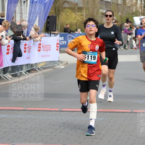 12.04.2026 - 45. Internationalen Wilhelmsburger Insellauf Strokosch-Dieckow http://msf.ph/oto/9475673 12.04.2026 12:55:50 Ziel 5119, 2737, 2820 meine-sportfotos.de