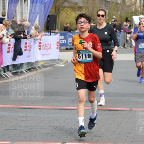 12.04.2026 - 45. Internationalen Wilhelmsburger Insellauf Strokosch-Dieckow http://msf.ph/oto/9475714 12.04.2026 12:55:50 Ziel 5119, 2737, 2820 meine-sportfotos.de