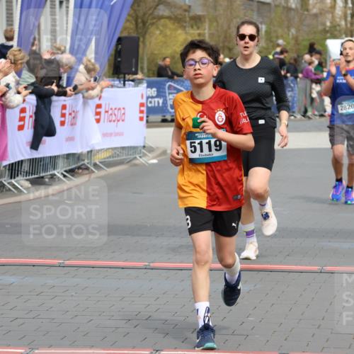 12.04.2026 - 45. Internationalen Wilhelmsburger Insellauf Strokosch-Dieckow http://msf.ph/oto/9475724 12.04.2026 12:55:50 Ziel 5119, 2737, 2820 meine-sportfotos.de