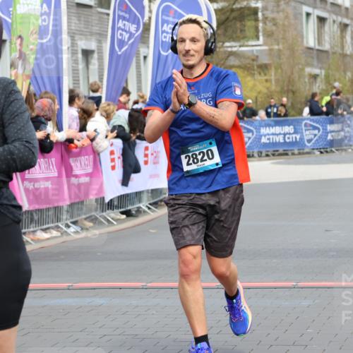 12.04.2026 - 45. Internationalen Wilhelmsburger Insellauf Strokosch-Dieckow http://msf.ph/oto/9475761 12.04.2026 12:55:54 Ziel 2737, 2820 meine-sportfotos.de