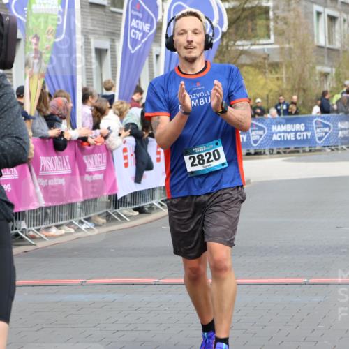 12.04.2026 - 45. Internationalen Wilhelmsburger Insellauf Strokosch-Dieckow http://msf.ph/oto/9475791 12.04.2026 12:55:55 Ziel 2737, 2820 meine-sportfotos.de