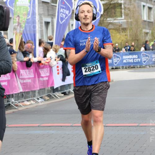 12.04.2026 - 45. Internationalen Wilhelmsburger Insellauf Strokosch-Dieckow http://msf.ph/oto/9475800 12.04.2026 12:55:55 Ziel 2737, 2820 meine-sportfotos.de