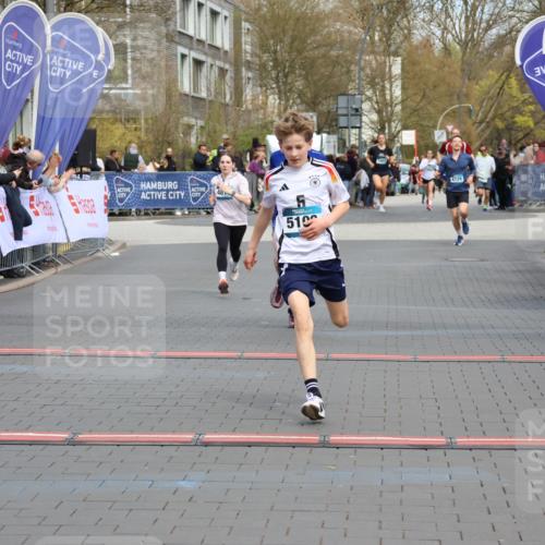 12.04.2026 - 45. Internationalen Wilhelmsburger Insellauf Strokosch-Dieckow http://msf.ph/oto/9475855 12.04.2026 12:56:04 Ziel 5109, 5361, 4811 meine-sportfotos.de