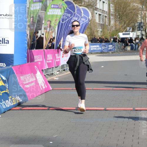 12.04.2026 - 45. Internationalen Wilhelmsburger Insellauf Strokosch-Dieckow http://msf.ph/oto/9475952 12.04.2026 11:33:31 Ziel 3474, 4509, 2230 meine-sportfotos.de