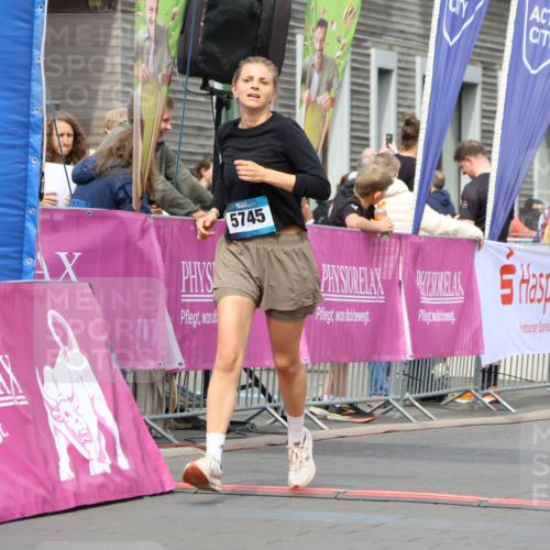 12.04.2026 - 45. Internationalen Wilhelmsburger Insellauf Strokosch-Dieckow http://msf.ph/oto/9475994 12.04.2026 13:31:43 Ziel 5745, 2494 meine-sportfotos.de