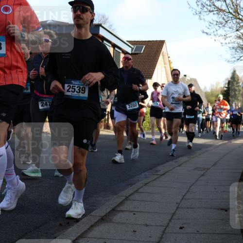 12.04.2026 - 45. Internationalen Wilhelmsburger Insellauf Yannick Fuchs http://msf.ph/oto/9476090 12.04.2026 09:02:45 Laufen 2513, 2476, 66, 247, 4, 2539, 3202, 2518, 5557 meine-sportfotos.de