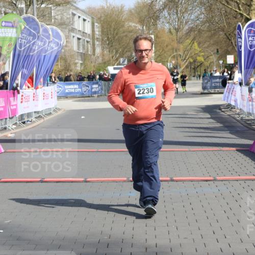 12.04.2026 - 45. Internationalen Wilhelmsburger Insellauf Strokosch-Dieckow http://msf.ph/oto/9476099 12.04.2026 11:33:34 Ziel 3474, 4509, 2230 meine-sportfotos.de