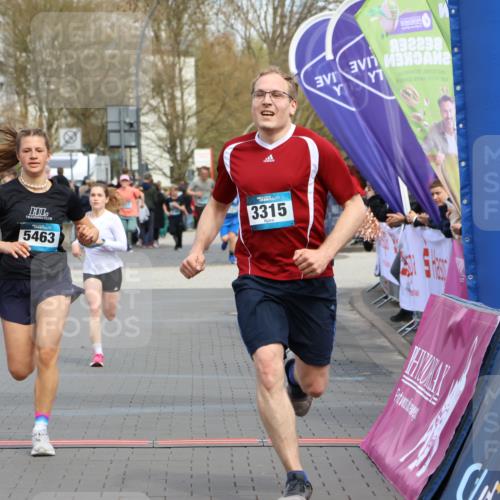 12.04.2026 - 45. Internationalen Wilhelmsburger Insellauf Strokosch-Dieckow http://msf.ph/oto/9476111 12.04.2026 12:56:12 Ziel 4728, 3315, 5463, 4459, 5817 meine-sportfotos.de