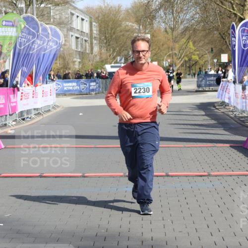 12.04.2026 - 45. Internationalen Wilhelmsburger Insellauf Strokosch-Dieckow http://msf.ph/oto/9476114 12.04.2026 11:33:34 Ziel 3474, 4509, 2230 meine-sportfotos.de