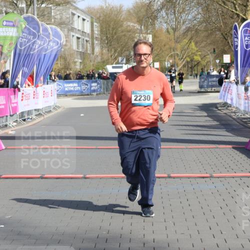 12.04.2026 - 45. Internationalen Wilhelmsburger Insellauf Strokosch-Dieckow http://msf.ph/oto/9476122 12.04.2026 11:33:34 Ziel 3474, 4509, 2230 meine-sportfotos.de