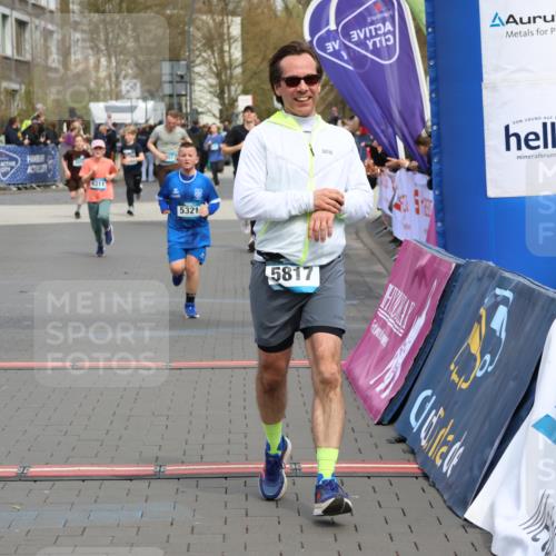 12.04.2026 - 45. Internationalen Wilhelmsburger Insellauf Strokosch-Dieckow http://msf.ph/oto/9476167 12.04.2026 12:56:17 Ziel 4459, 5817, 5321, 4311 meine-sportfotos.de