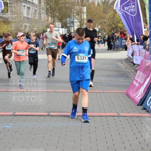 12.04.2026 - 45. Internationalen Wilhelmsburger Insellauf Strokosch-Dieckow http://msf.ph/oto/9476207 12.04.2026 12:56:21 Ziel 5321, 4311, 2017, 2074, 5780, 5857 meine-sportfotos.de