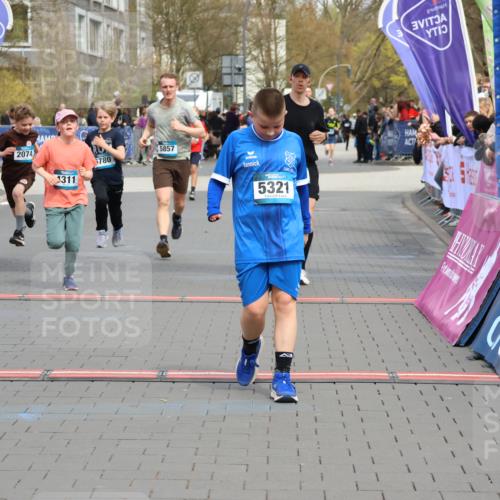 12.04.2026 - 45. Internationalen Wilhelmsburger Insellauf Strokosch-Dieckow http://msf.ph/oto/9476217 12.04.2026 12:56:21 Ziel 5321, 4311, 2017, 2074, 5780, 5857 meine-sportfotos.de