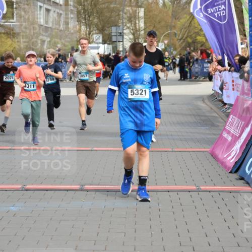 12.04.2026 - 45. Internationalen Wilhelmsburger Insellauf Strokosch-Dieckow http://msf.ph/oto/9476225 12.04.2026 12:56:21 Ziel 5321, 4311, 2017, 2074, 5780, 5857 meine-sportfotos.de