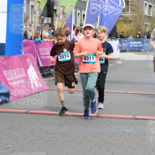 12.04.2026 - 45. Internationalen Wilhelmsburger Insellauf Strokosch-Dieckow http://msf.ph/oto/9476240 12.04.2026 12:56:23 Ziel 5321, 4311, 2017, 2074, 5780, 5857, 2937, 5113 meine-sportfotos.de