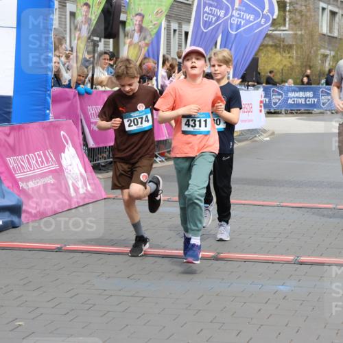 12.04.2026 - 45. Internationalen Wilhelmsburger Insellauf Strokosch-Dieckow http://msf.ph/oto/9476247 12.04.2026 12:56:23 Ziel 5321, 4311, 2017, 2074, 5780, 5857, 2937, 5113 meine-sportfotos.de